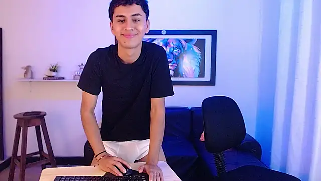 I fuck my ass with two fingers and masturbate - video av Alancum7 cam model