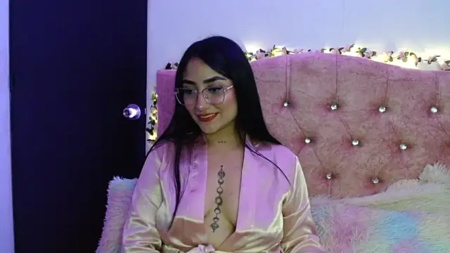 Do you want to see a blowjob with saliva and rubiyng  my pussy ? 🔥🥵 - βίντεο μοντέλου SeleneMore