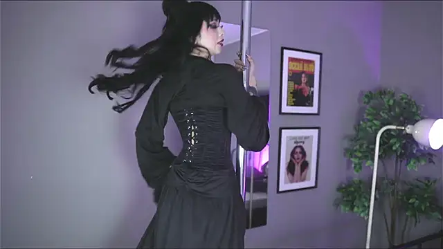 Striptease + Masturbating my pussy 💦 - video by Bayonetta_doll cam model