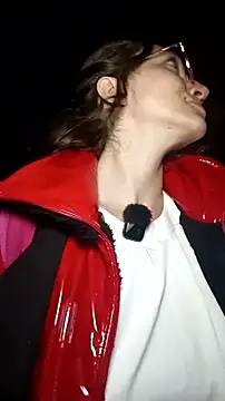 Completely naked in the street, fingering her pussy - video oleh model kamera Lucy_colee