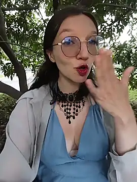 [26 Jan 15:54] Public Show – video od webkamerové modelky Lucy_colee