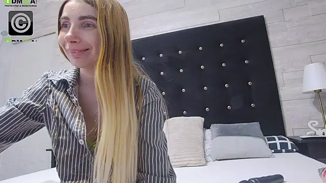 Private Show - video Ella_Lizzie kameramallilta