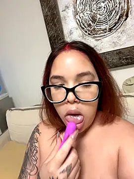[14 Oct 20:48] Public Show - video by Andreaa_03 cam model