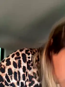 Private show recording/ blowjob & fuck in doggy out of the car risky