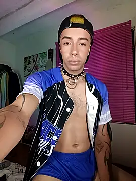 Truck or treat 🎃 - video by saenzjhonny cam model