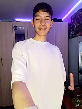 Naked and sexy dance 🤤 - video by heyy_noah11 cam model