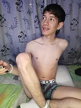 Show feetw, suck My feets, fingers ass,ann show hole 🤤 - video by heyy_noah11 cam model