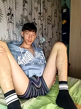 Cum show, show ass - video by heyy_noah11 cam model