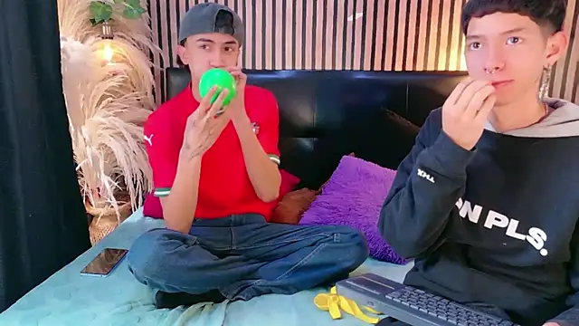 They inflate very, very large balloons - βίντεο μοντέλου heyy_noah11