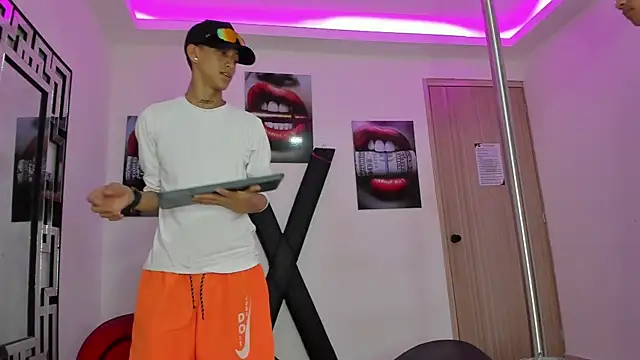 FUCK ASS + CUM IN HOT ASS - فيديو من EMPIRE_BOYS1 موديل الكام