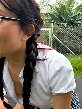 Little Lola makes a delicious squirt — filmik l0lita_sweet, modela(-lki) na kamerkach