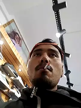 cum and eat in shop - відео від вебкаммоделі stickycone