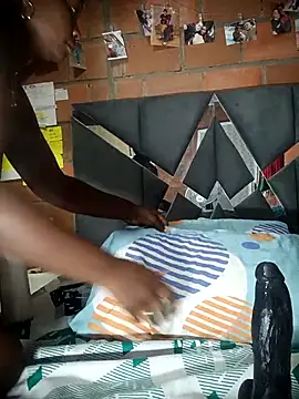 Show pussy - video của người mẫu cam caperublack