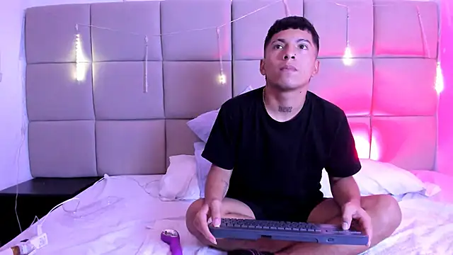 great masturbated - video by little_kris1 cam model