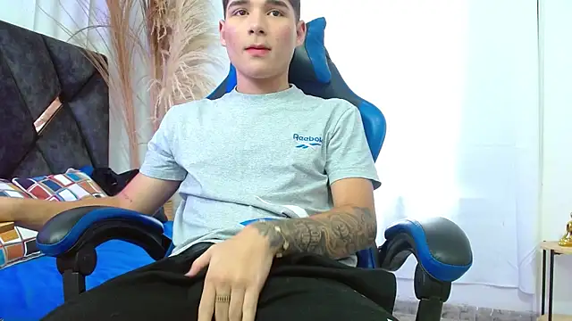 Masturbation with boxers on - video oleh Mattass18 kamera model