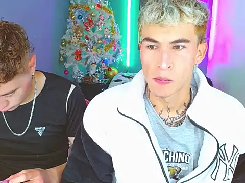 boys in cam - vidéo du modèle de showcams Latin_boysxxxx