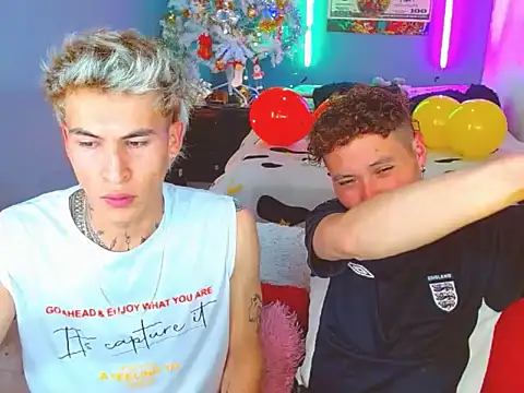 play cock in cam and suck - vidéo du modèle de showcams Latin_boysxxxx