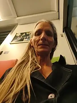 Schlampenfieber Spaziergang St. Gallen－カメラキャストのCheryl_Fの動画