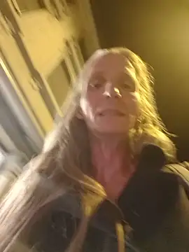 Schlampenfieber Spaziergang Frauenfeld 29.09.26 - video di Cheryl_F modella di cam