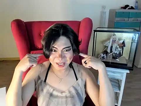 [30 Nov 19:37] Private Show - video by GoldenTs69 cam model