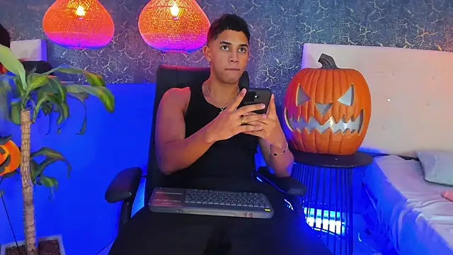 Private Show - video by Zayne_cross cam model