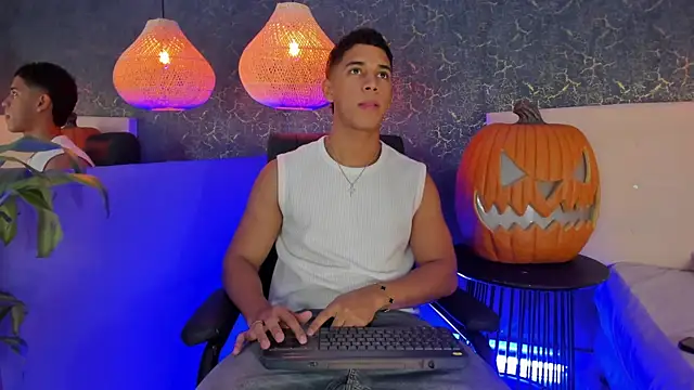 Private Show - video by Zayne_cross cam model