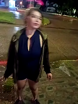 No se pierdan nuestros shows! Ustedes tienen el poder de controlarnos 😈 - video by Labellasex cam model