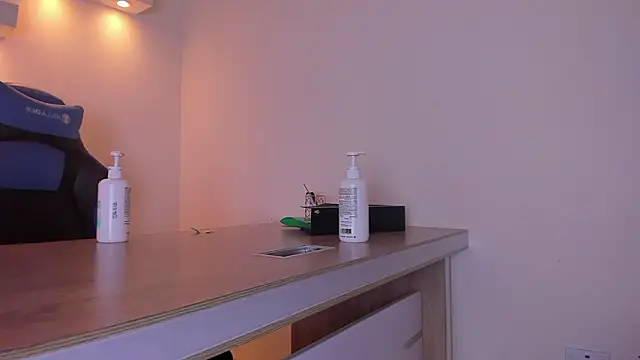 fuck machine destroy ass - vidéo du modèle de showcams stefy_bratz