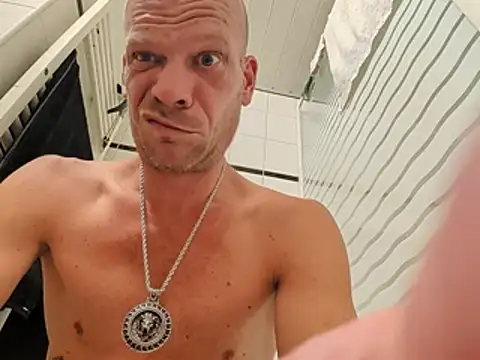 In the bathroom.. – video af Kinky_Play1 cam-model