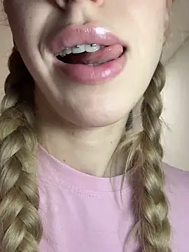 fuck pussy and my FIRST SQUIRT on ur face 🤩 - video by kira_mia cam model