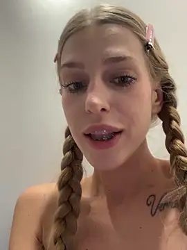 1ST TIME STRANGER + FUCK ME + DILDO - vídeo de kira_mia modelo de câmara