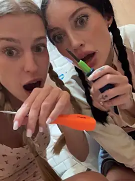 WE STEAL TOOLS FROM  PLUMBER IN  MEN'S ROOM PART 1 - סרטון של kira_mia, דוגמן/ית מצלמה