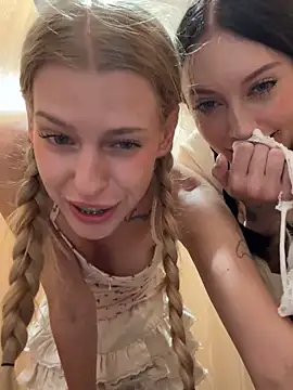 naughty Kira and Mel play with panties in mouth 👅🫦 - סרטון של kira_mia, דוגמן/ית מצלמה