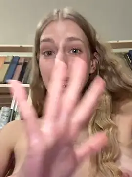 feet play with dildo in library - vídeo de la modelo de cam kira_mia