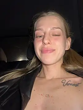 full naked in taxi + squirt on middle seat - סרטון של kira_mia, דוגמן/ית מצלמה