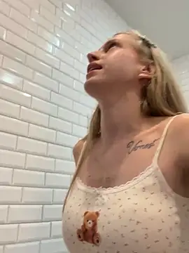 WORKER FUCK ME in MALL (HE HACK MY CABINE) IN WC🚽 - video by kira_mia cam model