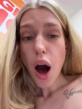 squirt in glass and drink+ full naked and bare feet - סרטון של kira_mia, דוגמן/ית מצלמה