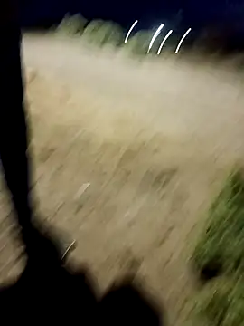 Completamente desnuda y bailando en la calle - video by camy721 cam model