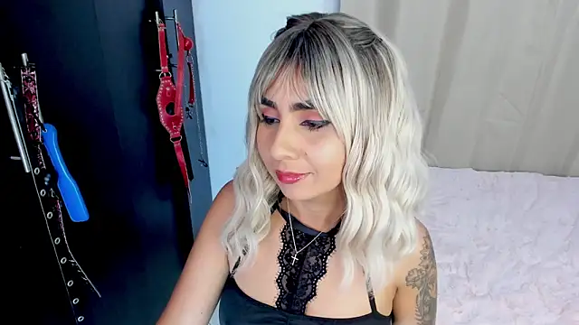 i m fuck and Big squirt - vídeo de la modelo de cam Emilyvalk_