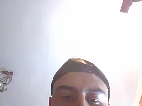 [23 Oct 00:27] Public Show - video av Alejos2025 cam model