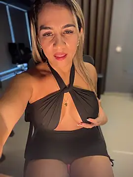 enjoy my naked body - video by AngieVelezMilf cam model