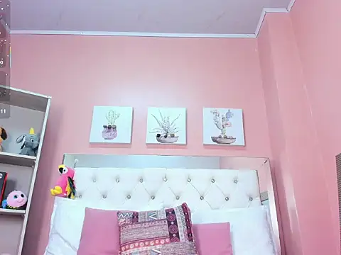 PLAY MASTURBATION AND RIDE DILDO