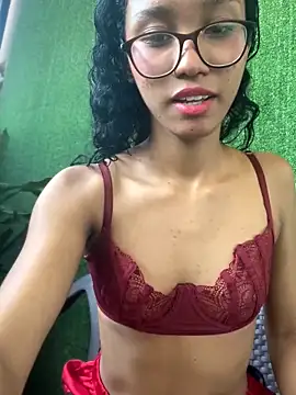 undressing sensually – video modela na kameri GiselleVice