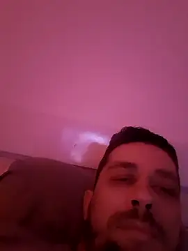 [27 Oct 09:31] Public Show - video by TheSexyMaster cam model