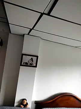 Luna Squirt – video modela na kameri MilfLuna