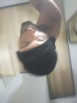 [10 Oct 23:13] Public Show - vídeo de la modelo de cam DREshots