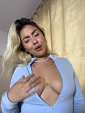 🥵💦🙈 - video của người mẫu cam Elina_Hills