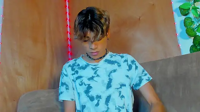 [9 Dec 12:59] Private Show - vidéo du modèle de showcams Leo_Glow