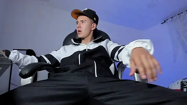 Private Show - video by Aleck_Boy cam model