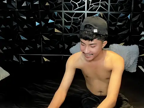HOT SUCKING AND CUMM
